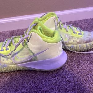 Nike Kyrie 4 ‘Barley Volt’ Baskteball shoes